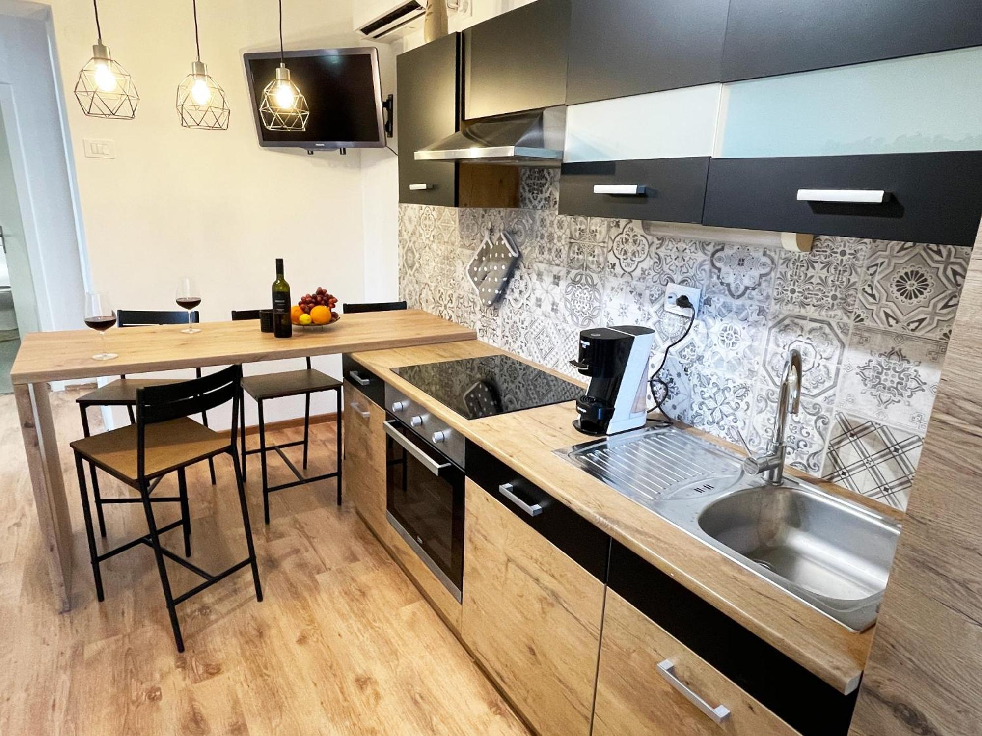 Cute Apartment In Rijeka Near Beach With Parking Bagian luar foto